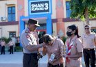 Pelajar-SMAN-3-Kupang,-Beruntung-Dapat-Handphone-Gratis-dari-Kapolda-NTT
