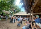 “Wisatawan-Prancis-Terpikat-Pesona-Budaya-Sikka-di-Sanggar-Doka-Tawa-Tanah”