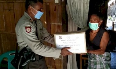 Peduli-Covid-19,-Kapolsek-Lela-Bagikan-Sembako