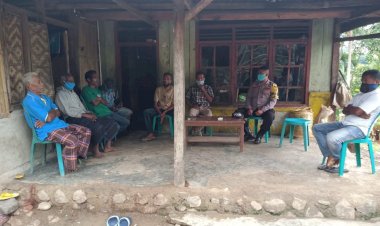 Problem-Solving,-Bhabinkamtibmas-Polsek-Paga-Bantu-Mediasi-Permasalahan-Warga-Di-Desa-Binaannya