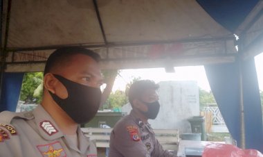 Untuk-Mengetahui-Perkembangan-Situasi-Pasien-Covid-19,-Polres-Sikka-Terus-Lakukan-Pengamanan-Di-Ruang-Isolasi-RSUD-Tc-Hillers-Maumere