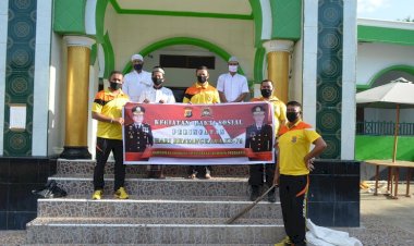 Peringati-Hari-Bhayangkara-Ke-74,-Polres-Sikka-Kerja-Bakti-Bersihkan-Tempat-Ibadah