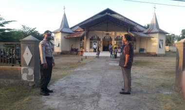 Umat-Nasrani-Kembali-Melaksanakan-Ibadah-Di-Gereja,-Polres-Sikka-dan-Polsek-Jajaran-Lakukan-Monitoring-Dan-Pengamanan-Protokol-Kesehatan