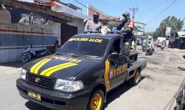Wakapolsek-Alok-Keliling-Imbau-Masyarakat-Untuk-Pasang-Dan-Kibarkan-Bendera-Merah-Putih