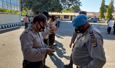 Sipropam-Polres-Sikka-Lakukan-Pemeriksaan-Kelengkapan-Diri-Personil