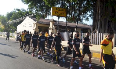 Tingkatkan-Sinergitas-dan-Soliditas,-TNI-Polri-Olahraga-Bersama