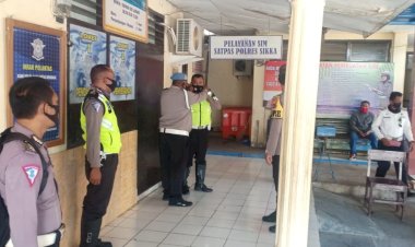 Tegakan-Disiplin-Protokol-Kesehatan,-Wakapolres-Sikka-Lakukan-Pengecekkan-Langsung-Di-Ruangan-Kerja-Personil-Dan-Ruang-Pelayanan-Publik