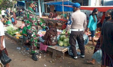 Operasi-Yustisi-Polsek-Waigete-Memeberikan-Sanksi-Sosial-Pada-Masyarakat-Yang-Tidak-Menggunakan-Masker