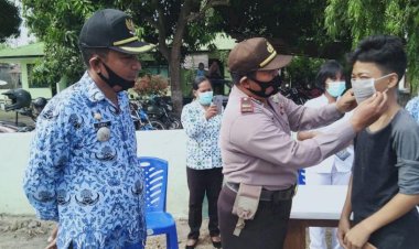 Kapolsek-Kewapante-Pimpin-Operasi-Yustisi-Protokol-Kesehatan-Bersama-Koramil-&-Satpol-PP