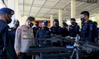 Kunjungi-Mako-Brimbob-Yon-1B-Pelopor-Maumere,-Kapolda-NTT-Cek-Kesiapan-Sarana-dan-Prasarana