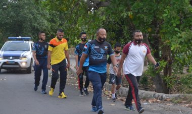 Jumat-Sehat,-Polres-Sikka-Bersama-Lanal-Maumere-Lakukan-Jalan-Santai-Bersama