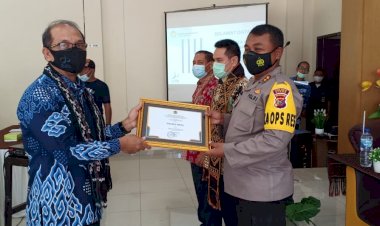Hadiri-Penyerahan-DIPA-T.A.-2021,-Kapolres-Sikka-Raih-2-Penghargaan-Dari-KPPN-Ende
