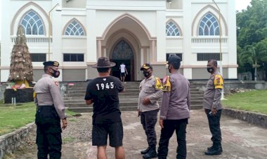 Pastikan-Perayaan-Nataru-Aman,-Kapolres-Sikka-Lakukan-Pengecekan-Gereja-di-Kota-Maumere