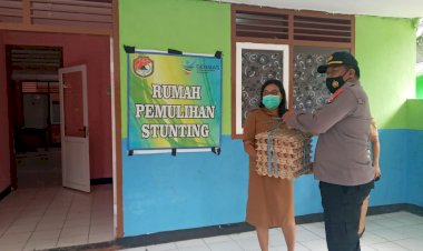 Polres-Sikka-Berikan-Bantuan-Telur-Kepada-Anak-anak-Yang-Terkena-Stunting