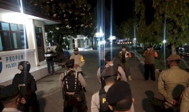 Pembatasan-Jam-Malam,-TNI-Polri-dan-Pemkab-Sikka-Gencar-Lakukan-Patroli-Himbauan