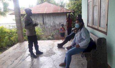 Disiplinkan-Penggunaan-Masker,-Bripka-Heri-Lakukan-Operasi-Yustisi-Di-Dusun-Bola