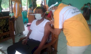 Kapolres-Sikka-Bersama-Forkopimda-Terima-Suntik-Vaksin-Sinovac