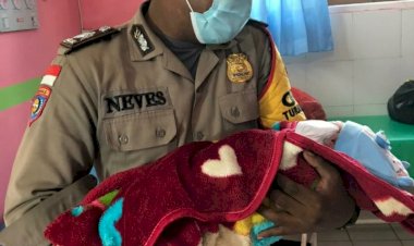 Aksi-Heroik-Bhabinkamtibmas-Polres-TTU-Bantu-Persalinan-Seorang-Ibu-di-Mobil-Dinas-Sat-Binmas