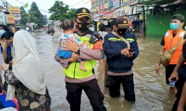 Wujud-Negara-Hadir,-Personel-TNI-Polri-Dikerahkan-Bantu-Korban-Banjir