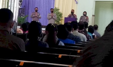 Polres-Sikka-Safari-Gereja,-Sampaikan-Pesan-Prokes-Dan-Jaga-Kamtibmas