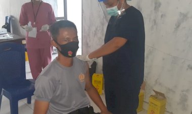 45-Personil-Polres-Sikka-Terima-Vaksinasi-Covid-19,-Wakapolres-:-Tetap-Patuhi-5-M