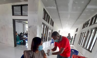 Sejumlah-Personil-Polres-Sikka-Terima-Vaksin-Covid-19-Tahap-II