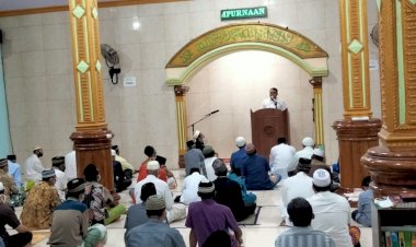 Bulan-Ramadhan,-Kapolres-Sikka-Berikan-Tausyiah-Kepada-Jamaah-Masjid-Al-Anshor-Kota-Uneng