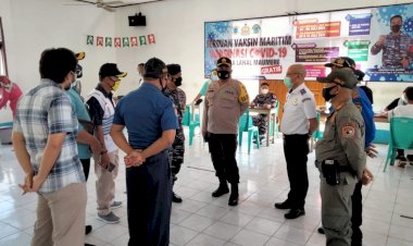 Kapolres-Sikka--Hadiri-dan-Tinjau-Kegiatan-Serbuan-Vaksinasi-Yang-Dilaksanakan-Lanal-Maumere