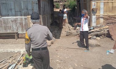Bhabinkamtibmas-Bersama-Pemdes-Nebe-Bagikan-Bantuan-Sembako-Kepada-Pasien-Terkonfimasi-Positif-Yang-Laksanakan-Isoman