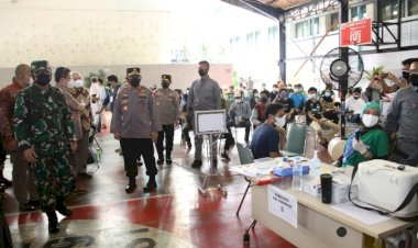 Panglima-TNI-dan-Kapolri-Tinjau-Vaksinasi-di-Pesantren-Minhaajurrosyidiin-Jaktim