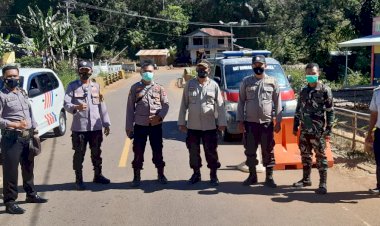 Kabag-Sumda-Polres-Sikka-Bersama-Rombongan-Kunjungi-Pos-Perbatasan-Di-Desa-Hikong,-Kec.-Talibura