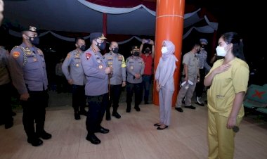 Kapolri-Beri-Bantuan-Kapada-Tenaga-Kesehatan-RS-Polri-Soekanto*