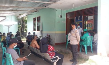 Kapolsek-Nita-Pantau-Langsung-Pelaksanaan-Vaksinasi-Di-Puskesmas-Nita