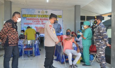 PPKM-Level-IV-di-Sikka,-Kapolda-NTT-Pantau-Proses-Vaksinasi-di-Lanal-Maumere