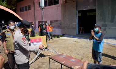 Kapolda-NTT-Kunjungi-dan-Berikan-Bansos-Kepada-Pasien-Karantina-Terpusat-Di-SIC