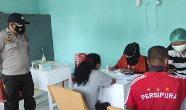 Polsek-Paga-terjunkan-personil,-amankan-pelaksanaan-vaksinasi-di-Puskesmas-Paga