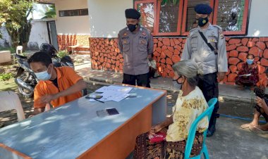 Polsek-Paga-terjunkan-personil-laksanakan-pengamanan-pembagian-BST-tahap-14-dan-15