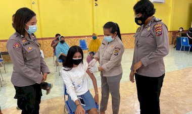 200-Orang-Terima-Vaksinasi-Tahap-I-Gelombang-5-di-Gerai-Vaksin-TNI-Polri-Polres-Sikka