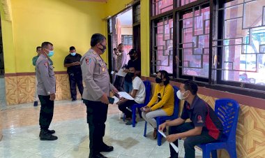 Kapolres-Tinjau-Pelaksanaan-Vaksinasi-Tahap-I-Gelombang-5-Di-Gerai-Vaksin-TNI-Polri-Polres-Sikka