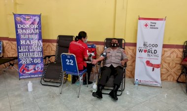 Sambut-Hari-Polisi-Lalu-Lintas-Bhayangkara-ke-66-Tahun-2021,-Sat-Lantas-Polres-Sikka-laksanakan-Donor-Darah