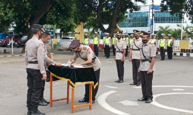 Wakapolres-Pimpin-Sertijab-Sejumlah-Pejabat-di-Polres-Sikka