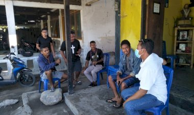 Anggota-Sat-Intelkam-Polres-Sikka-Berikan-Himbauan-Bahaya-Radikalisme