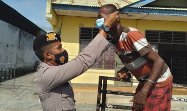 Polres-Sikka-dan-jajaran-rutin-laksanakan-Patroli-himbauan-prokes-dan-bagi-masker