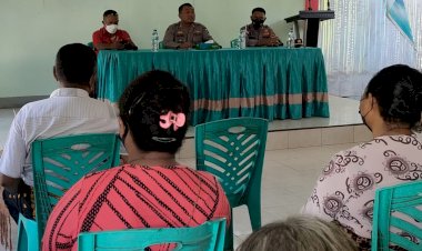 Safari-Kamtibmas,-Kapolres-Sikka-kunjungi-Desa-Lepo-Lima-Dan-Desa-Nelle-Lorang-Serta-Bagikan-Bansos