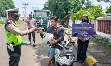 Hari-ke-3-Oprasi-Zebra,-Sat.-Lantas-Polres-Sikka-Terus-Gencar-Melakukan-Pendisiplinan-Kendaraan-R2,-R4,-dan-Prokes.