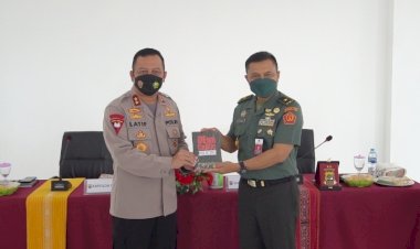 Kapolda-NTT-Terima-Penghargaan-dari-Universitas-Pertahanan-RI