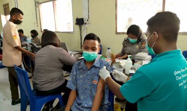 Gerai-Vaksin-TNI-Polri--Menggelar-Vaksinasi-Tahap-II-di-Smk-Santa-Matilda