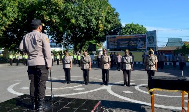 Kapolres-Sikka-Pimpin-Upacara-Serah-Terima-Jabatan-Kapolsek-dan-Jabatan-Perwira-lainnya