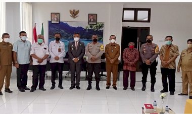 Kapolres-Sikka-AKBP-Sajimin,-S.I.K.,-M.H.-Secara-Simbolis-Menerima-Tanah-Hibah-Dari-Pemda-Sikka