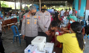 Tinjau-Vaksinasi-Massal-di-Terminal-Noelbaki,-Kapolda-NTT--:-Untuk-Pencapaian-Target,-Perlu-Adanya-Terobosan,--Inovasi-dan-Kreasi